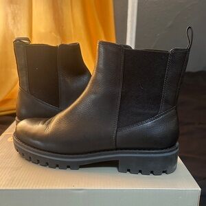 Crown vintage Black Chelsea ankle Boots